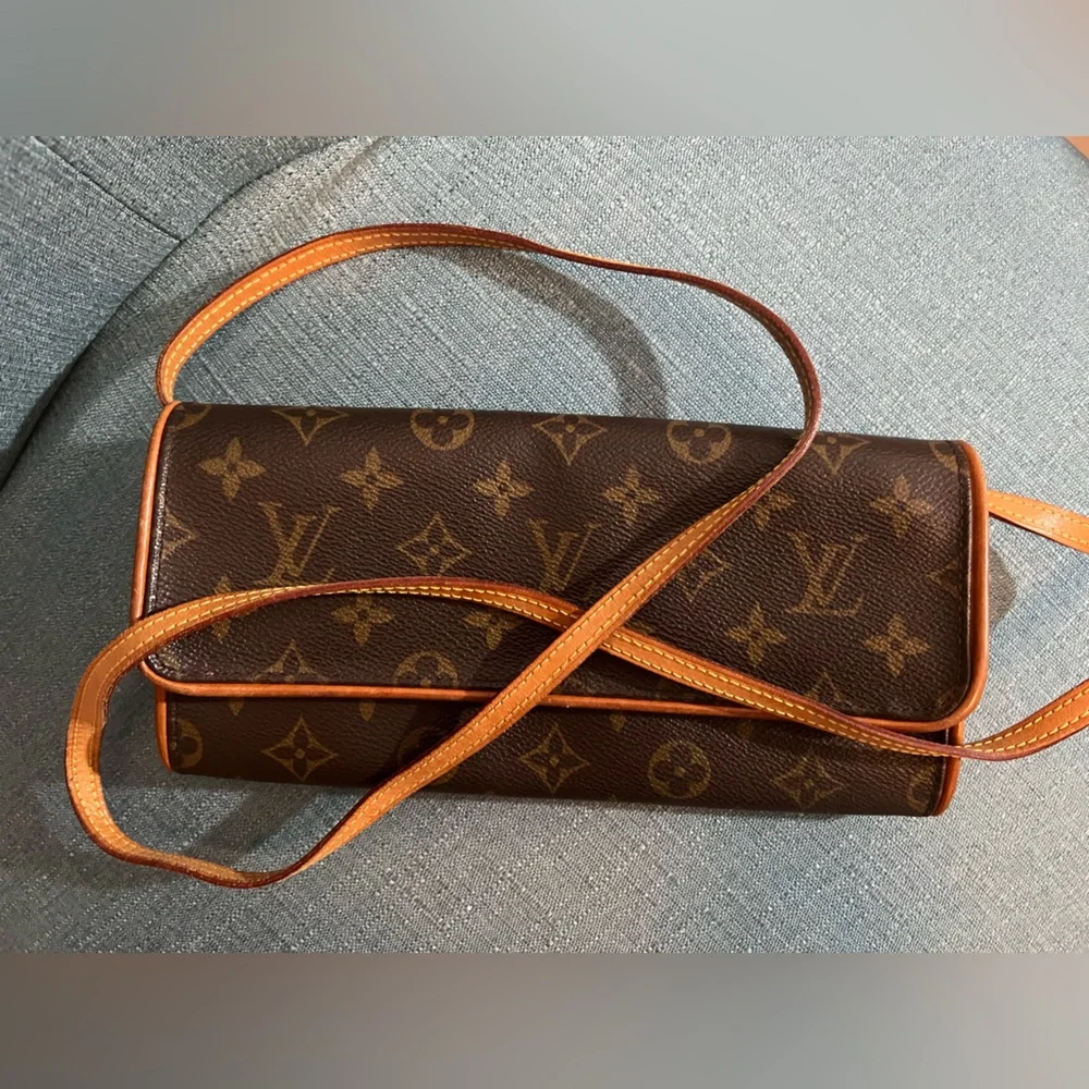 Louis Vuitton Two Way Pochette GM Crossbody Clutch Shoulder Bag, LV Monogram - Picture 11 of 11